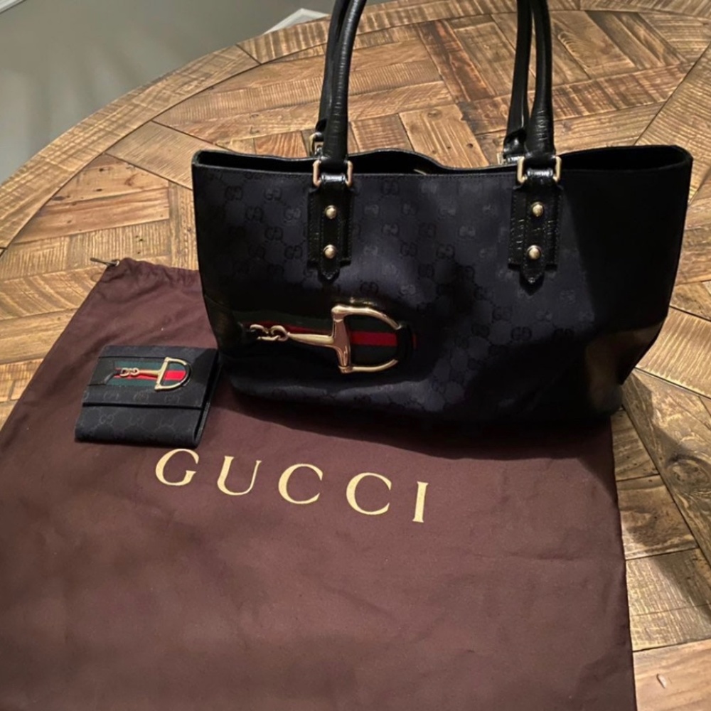 GUCCI HANDBAG AND MATCHING WALLET